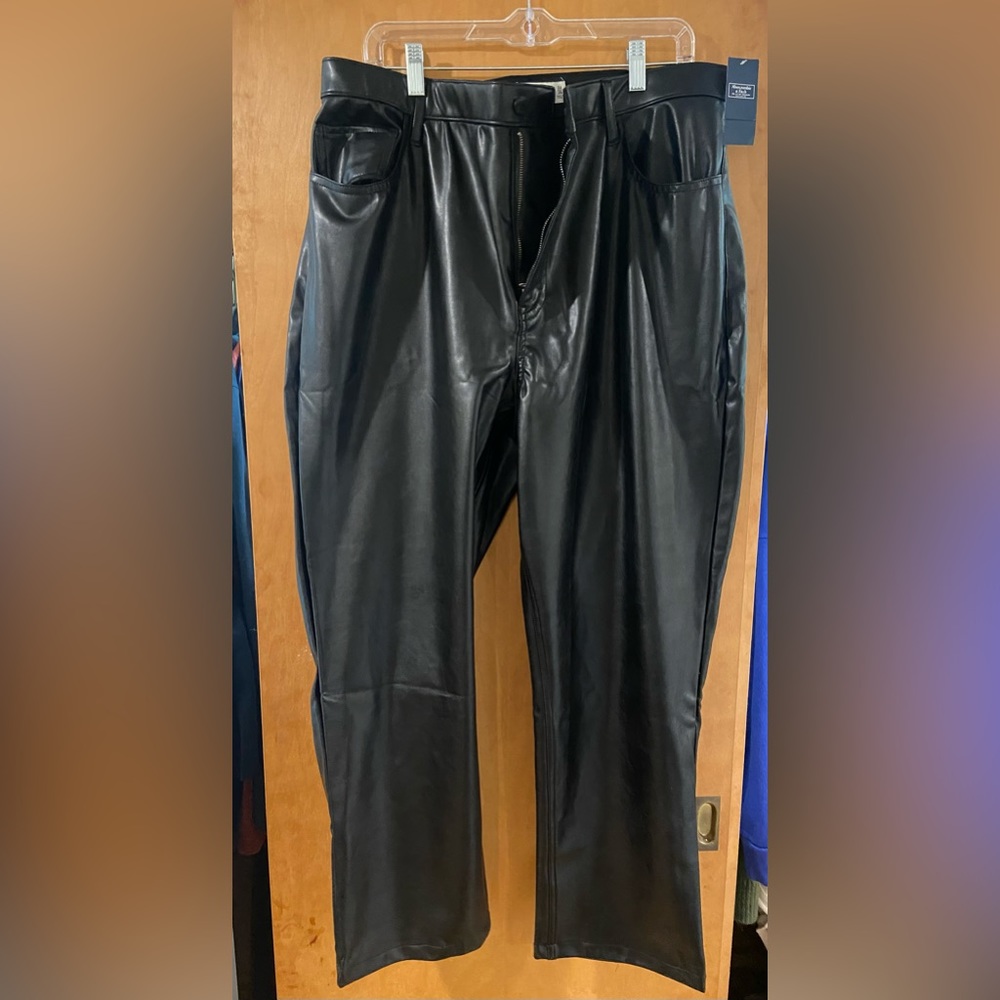 Abercrombie vegan leather 90’s ultra high rise curve love black size 34/18 short